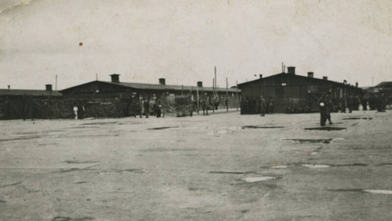 het bevrijdingsjaar | Groot Nederlands transport onderweg naar kamp Neuengamme | NOS