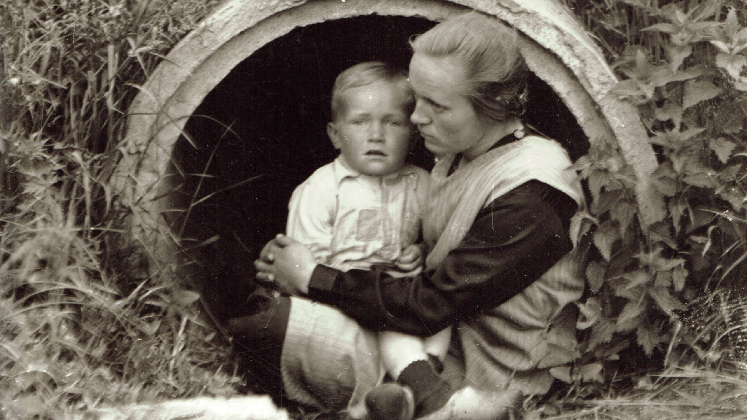 Publiek kiest voor confronterend beeld in 'de oorlog in 100 foto's' | NOS