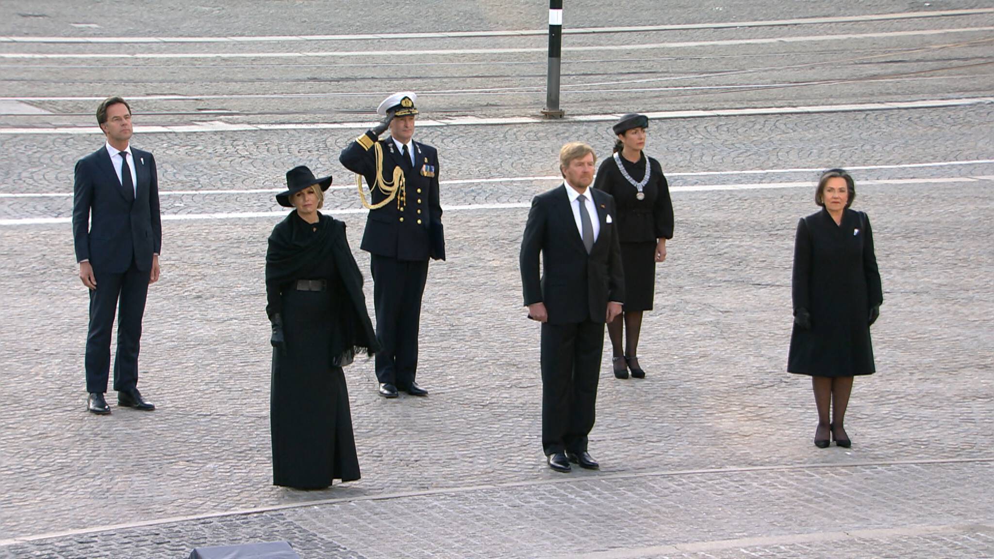 Twee minuten stilte bij Dodenherdenking op lege Dam | NOS