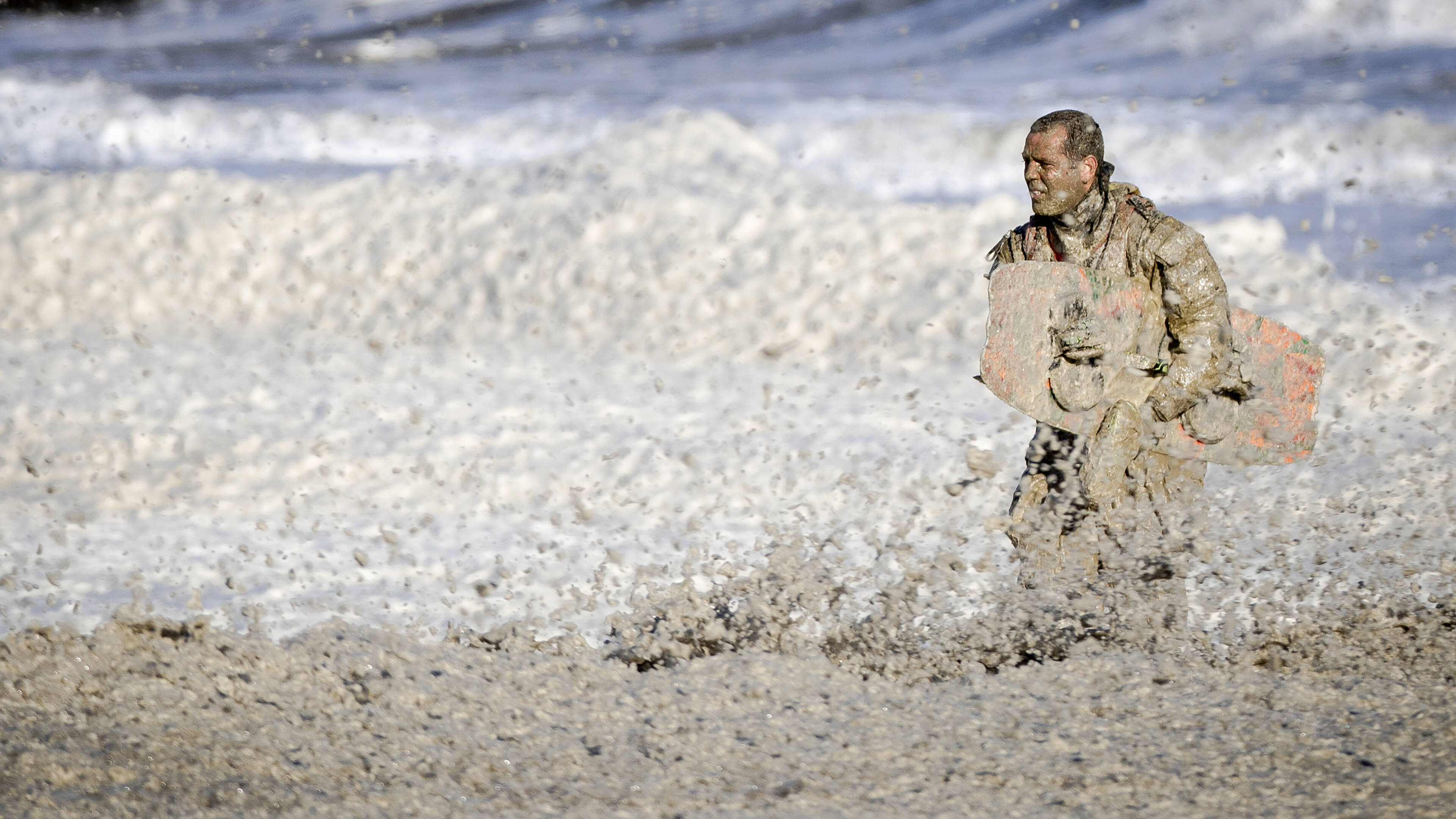 5 surfers scheveningen gevonden