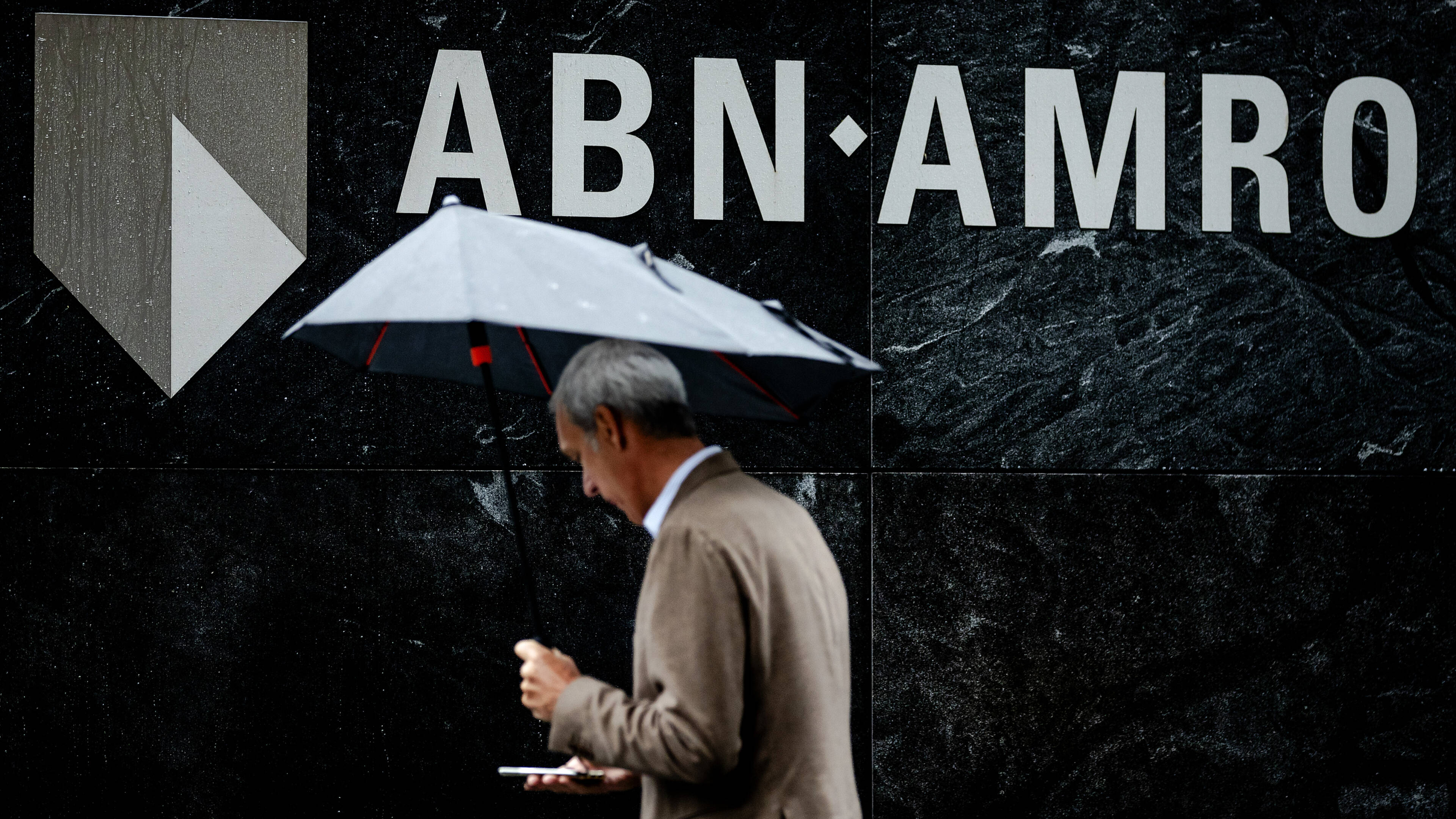Voor het eerst in jaren verlies ABN Amro, miljoenenstrop door twee
