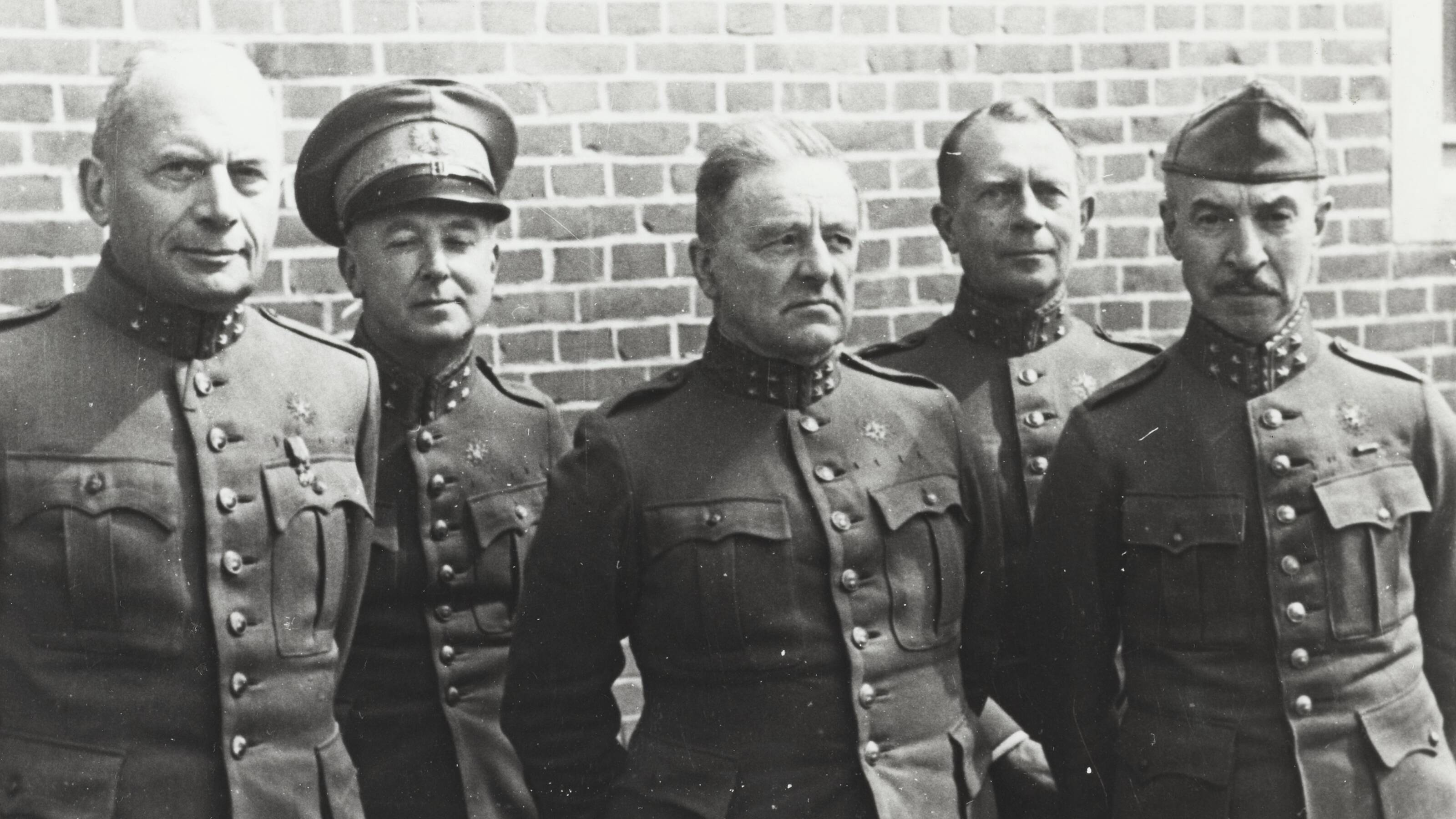 75 jaar bevrijding | Oud-opperbevelhebber Winkelman terug | NOS