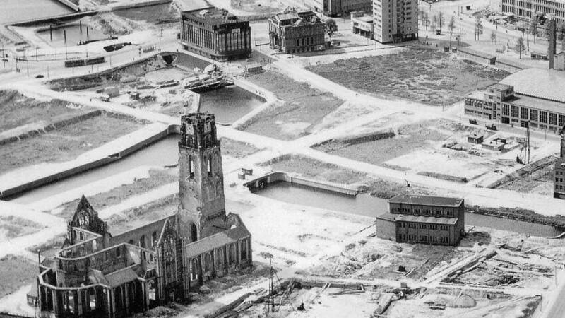 het bevrijdingsjaar | Wederopbouw Rotterdam gaat 600 miljoen gulden kosten