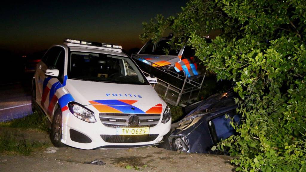 Meerdere politieauto's beschadigd bij achtervolging, bestuurder opgepakt