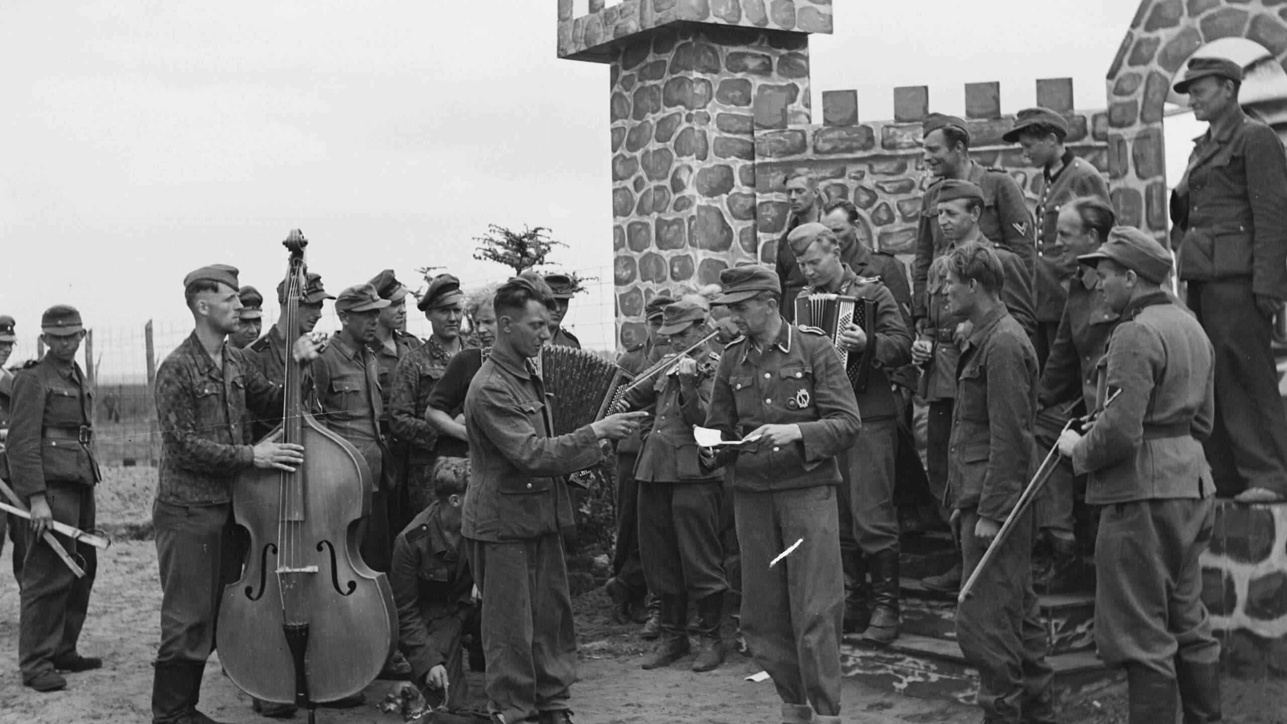 het bevrijdingsjaar | 4000 Nederlandse SS'ers geïnterneerd in de