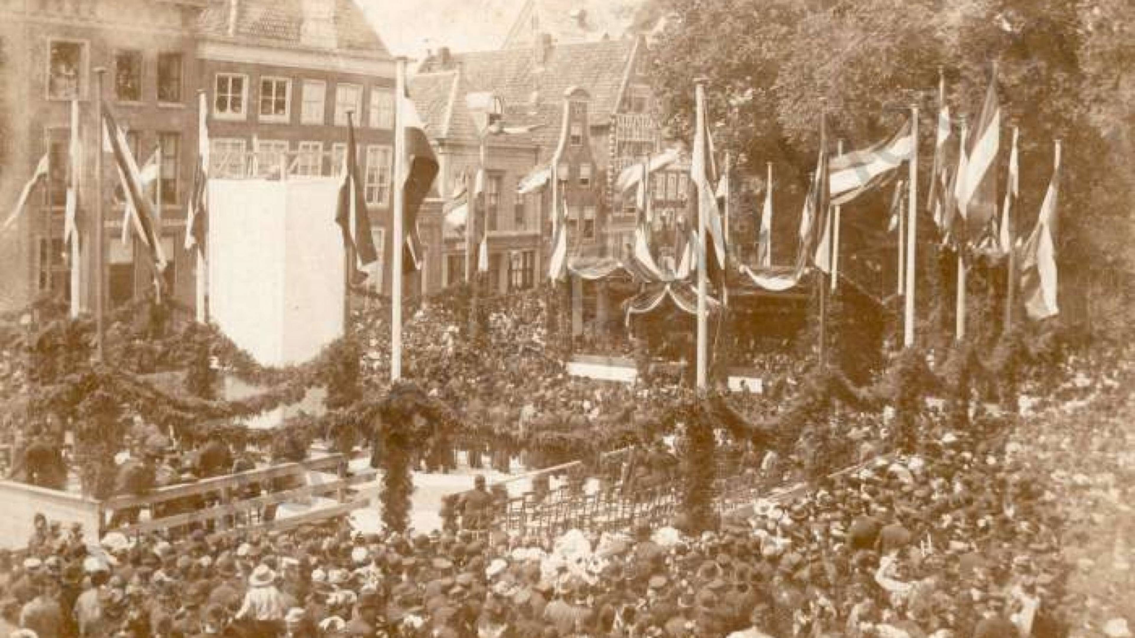 De meningen over het beeld van Coen in Hoorn waren altijd al verdeeld NOS De meningen over het beeld van Coen in Hoorn waren altijd al verdeeld NOS