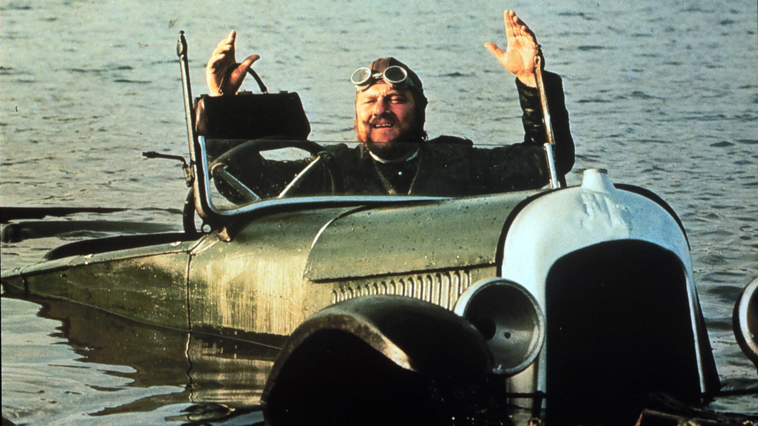 Regisseur Nikolai van der Heyde (Help, de dokter verzuipt!) overleden | NOS