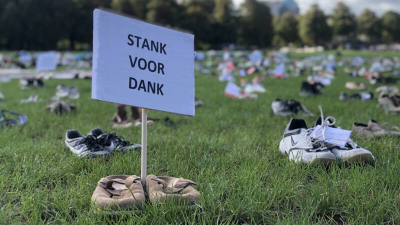 Duizenden schoenen voeren actie voor de zorg | NOS Jeugdjournaal