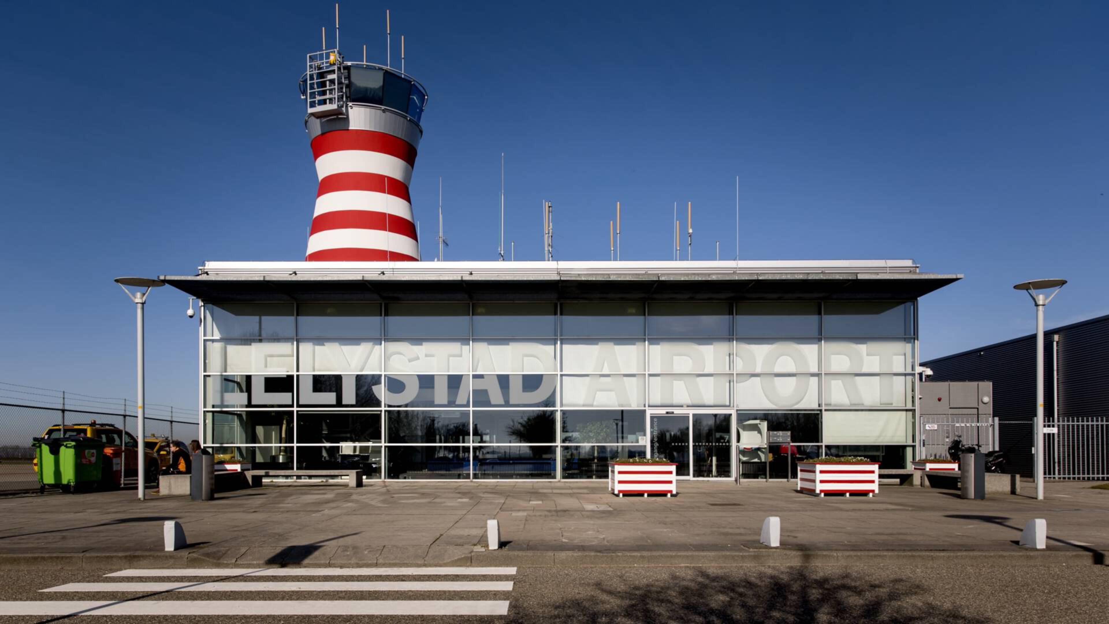 Kamer gooit deur dicht vliegveld Lelystad voorlopig niet open NOS