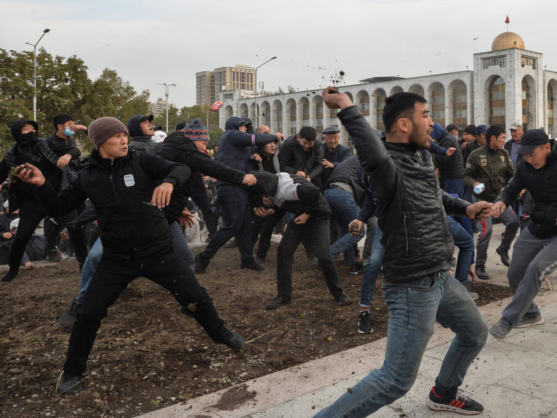 anal tasmali porno Qozoq ayol va uning dugonasi sikildi