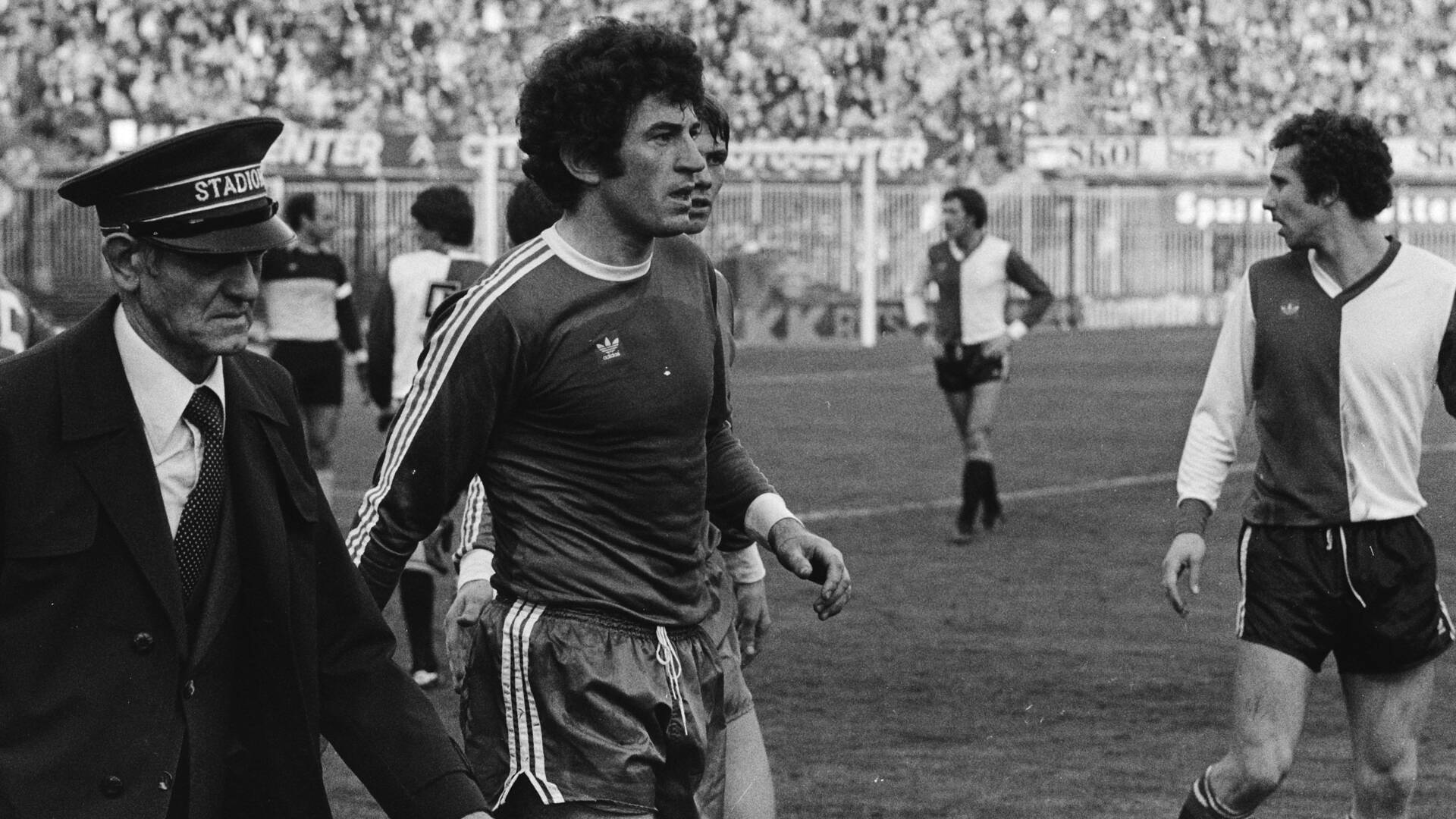 Oudvoetballer en presentator Frank Kramer (73) overleden NOS