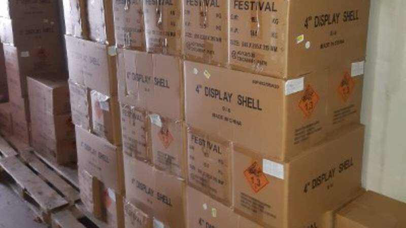 Automobilist van A2 gehaald, in totaal 4500 kilo #vuurwerk aangetroffen Hij vervoerde 150 kilo vuurwerk.