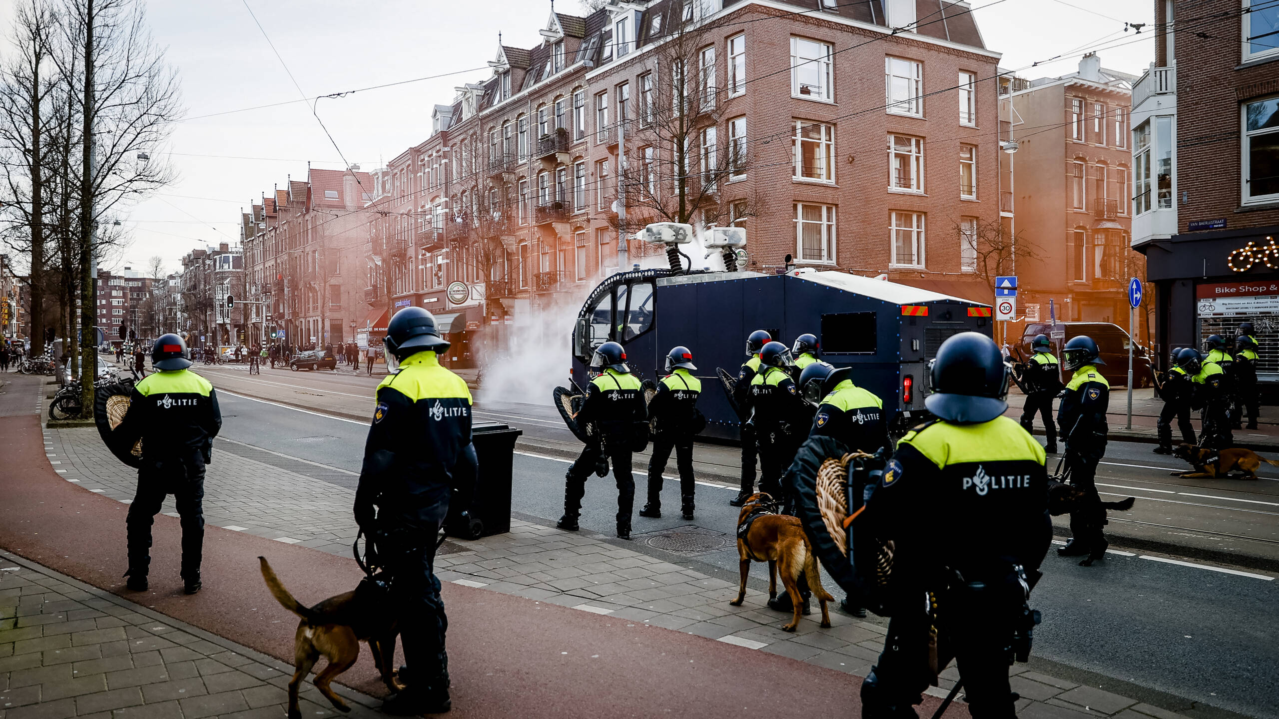 Kamer geen taakstraf voor mensen die geweld plegen tegen politie NOS