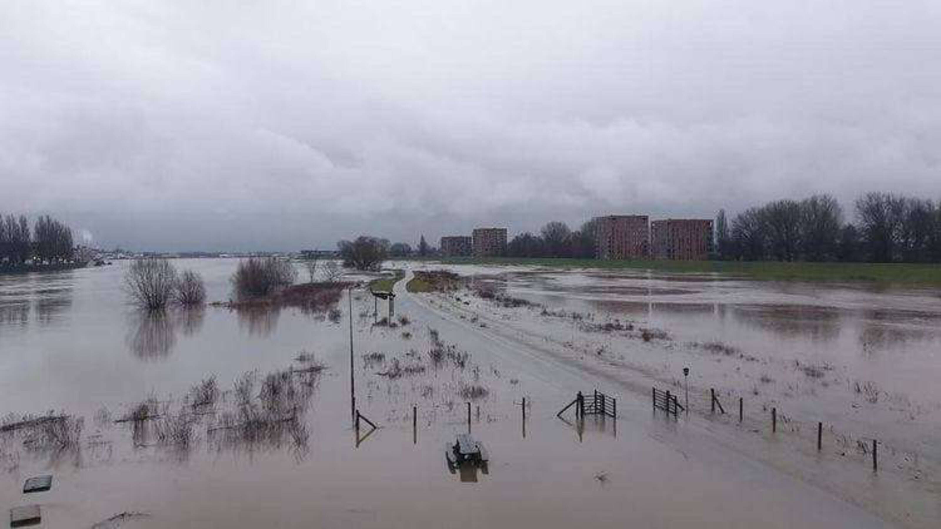 Rijn bereikt hoogste waterstand bij Lobith NOS Rijn bereikt hoogste waterstand bij Lobith NOS