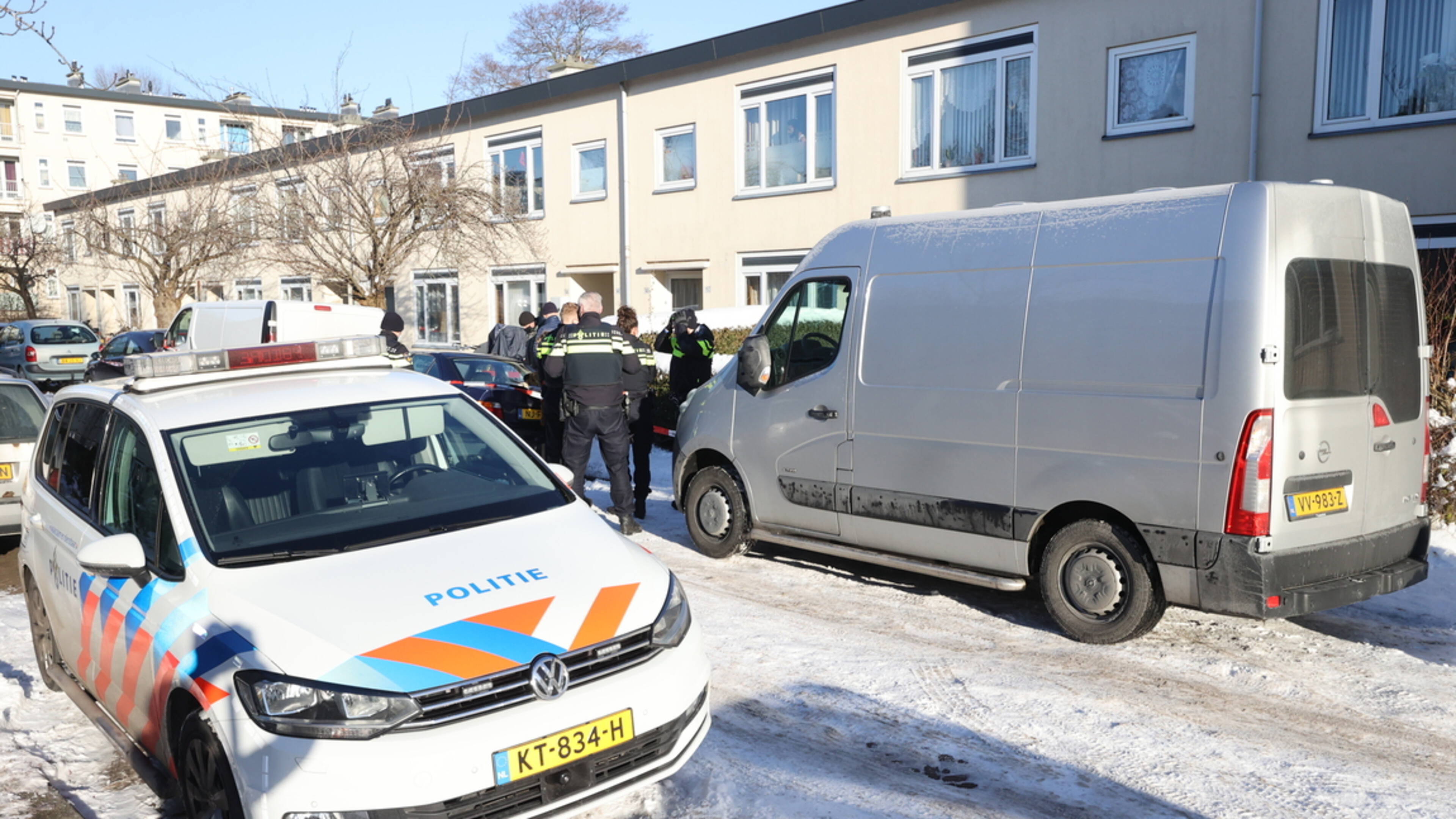 Man dood gevonden in voortuin in Den Haag, mogelijk doodgevroren NOS Man dood gevonden in voortuin in Den Haag, mogelijk doodgevroren NOS