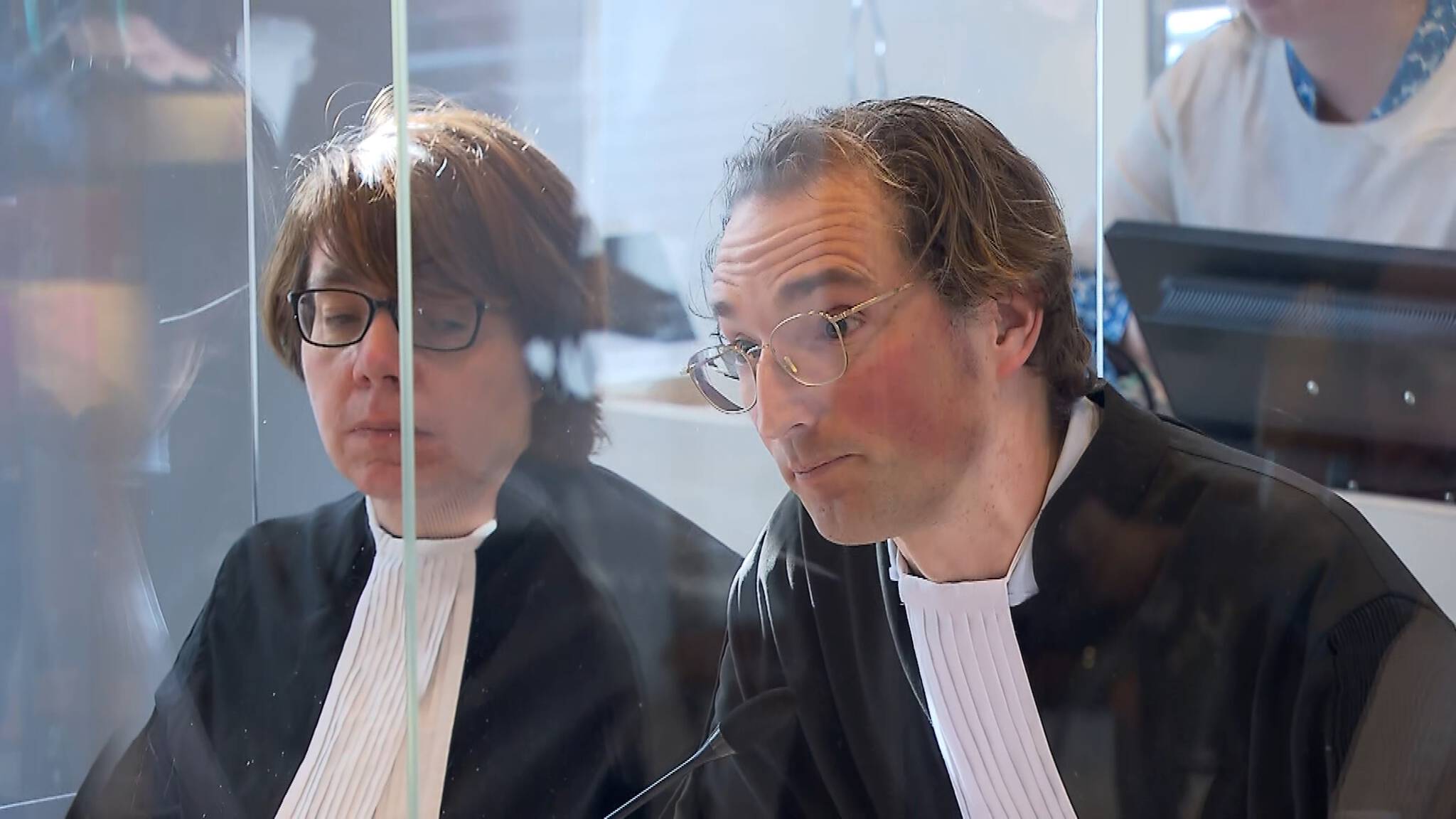 Landsadvocaat: Avondklok wettelijk gegrond en proportioneel | NOS