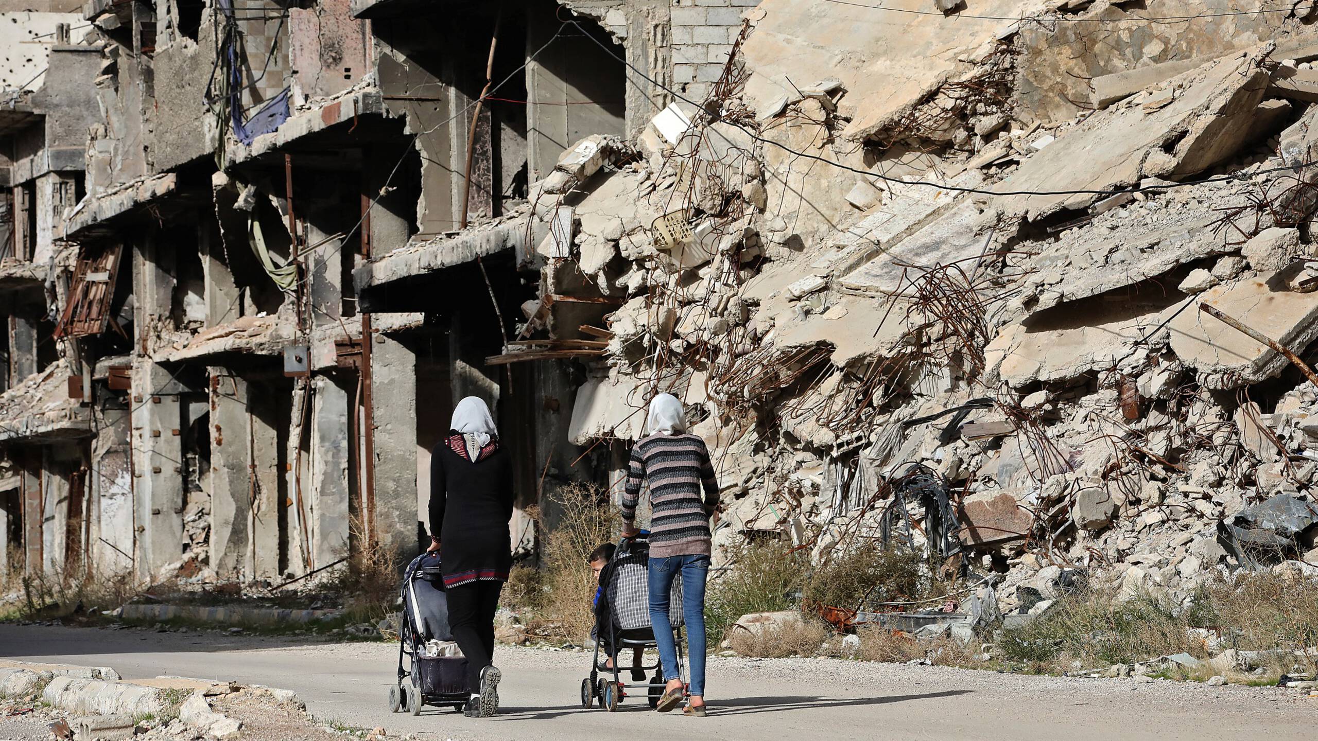 Na tien jaar nog geen vrede in Syrië: 'Waarom zou Assad concessies doen