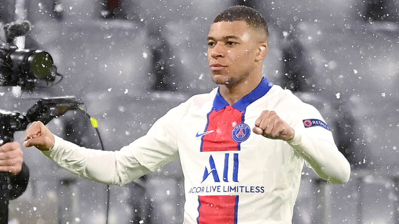 Uitblinkers Mbappé en Navas bezorgen PSG zege in heerlijke wedstrijd bij Bayern