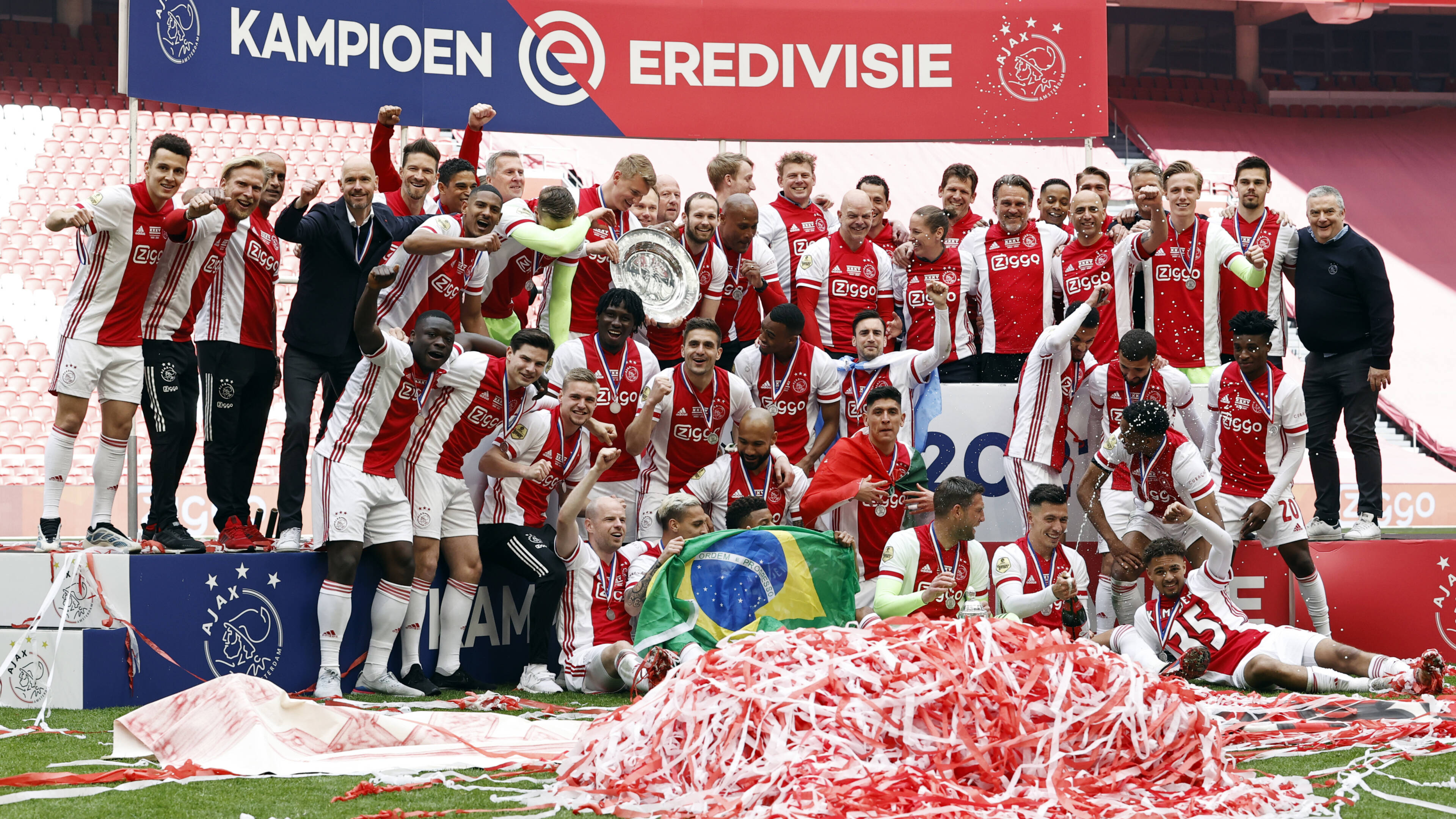 Ajax laat kampioensschaal omsmelten voor fans 'Hebben hun steun