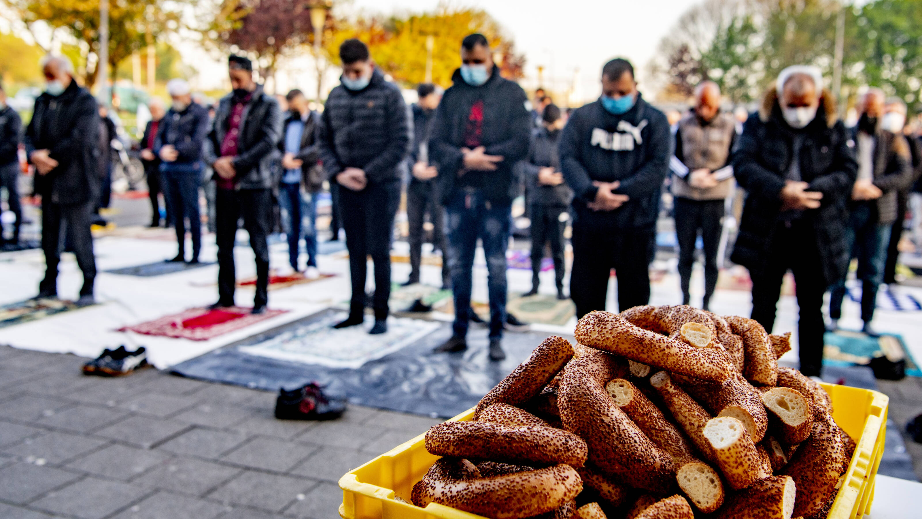 Einde van de ramadan: Suikerfeest ook dit jaar weer in kleine kring | NOS