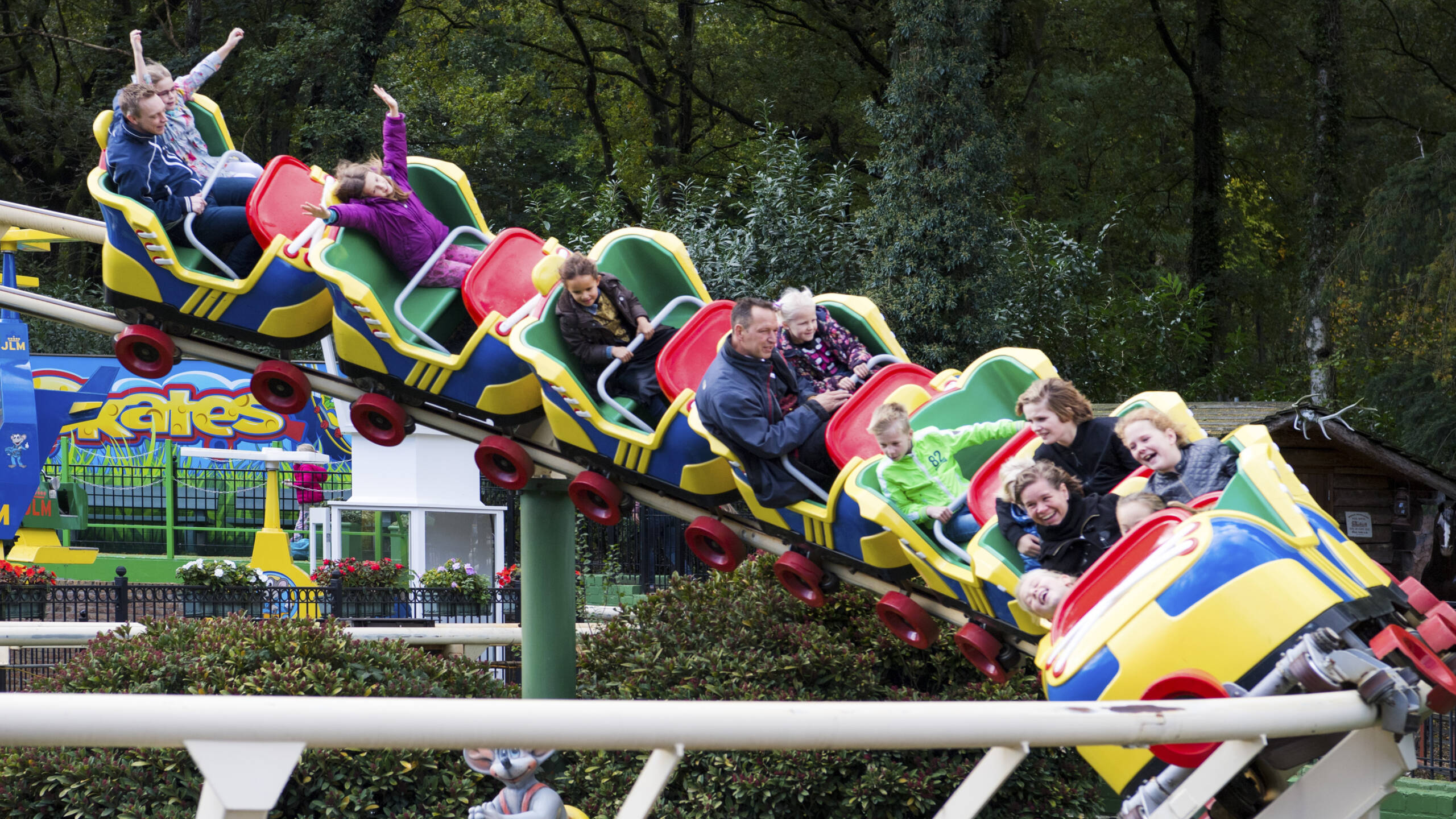 Julianatoren ontruimd na stroomstoring, bezoekers vast in achtbaan NOS