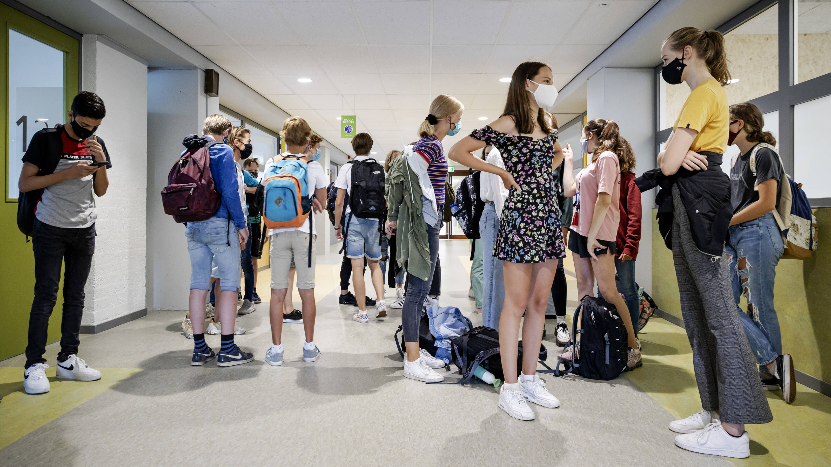 Middelbare scholen vanaf 31 mei weer volledig open | NOS