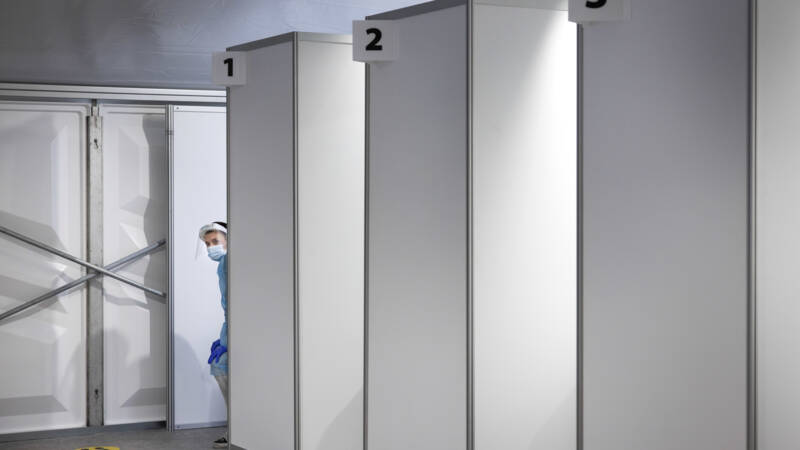 2785 nieuwe besmettingen; ziekenhuisbezetting gehalveerd in maand tijd