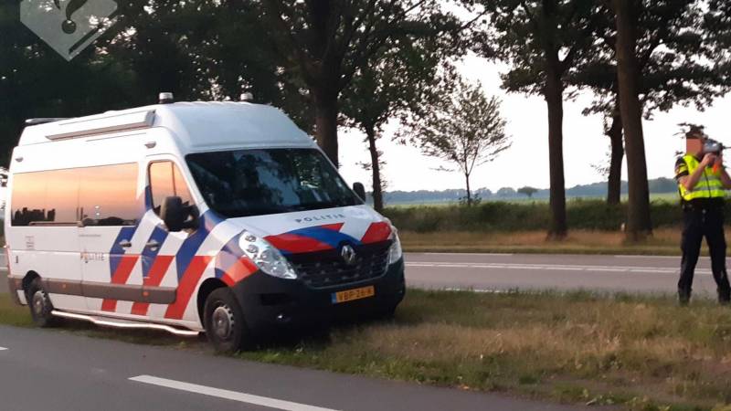 De Brabantse politie heeft de rijbewijzen van vijf automobilisten ingevorderd nadat ze waren betrapt op racen in Oss.
