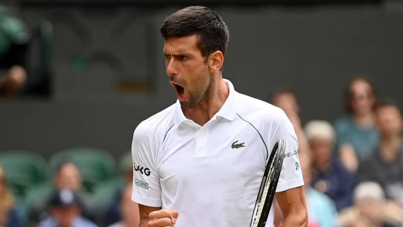 The wind can't stop Djokovic at Wimbledon either ...