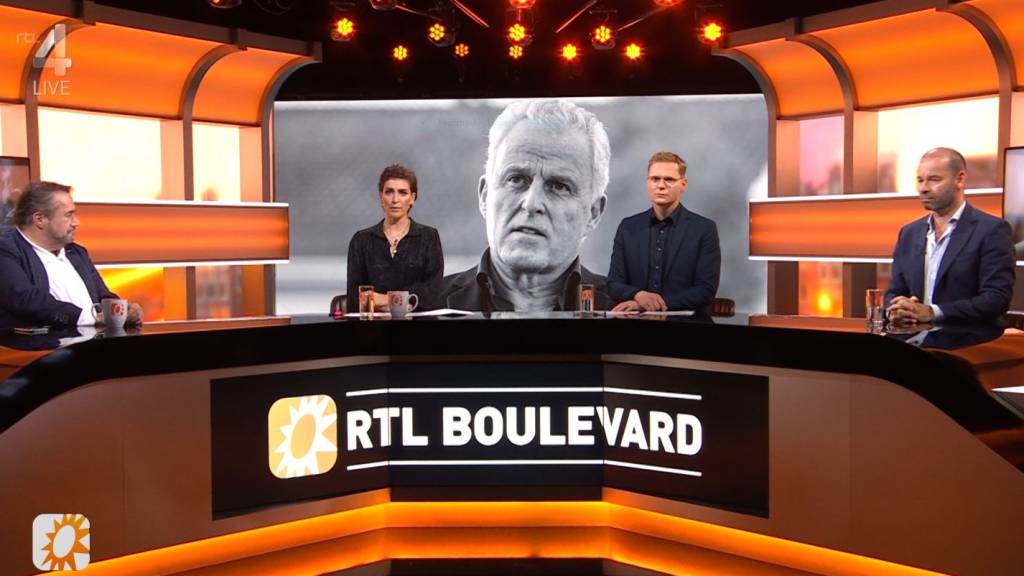 Afscheid RTL Boulevard van Peter R. de Vries • Bloemenzee op plek aanslag Afscheid RTL Boulevard van Peter R. de Vries • Bloemenzee op plek aanslag