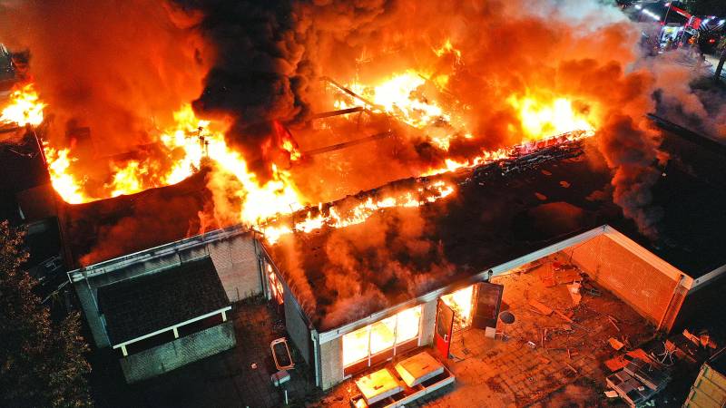 #Grote #brand op voormalige camping de #Zwarte #Bergen in #Luyksgestel.