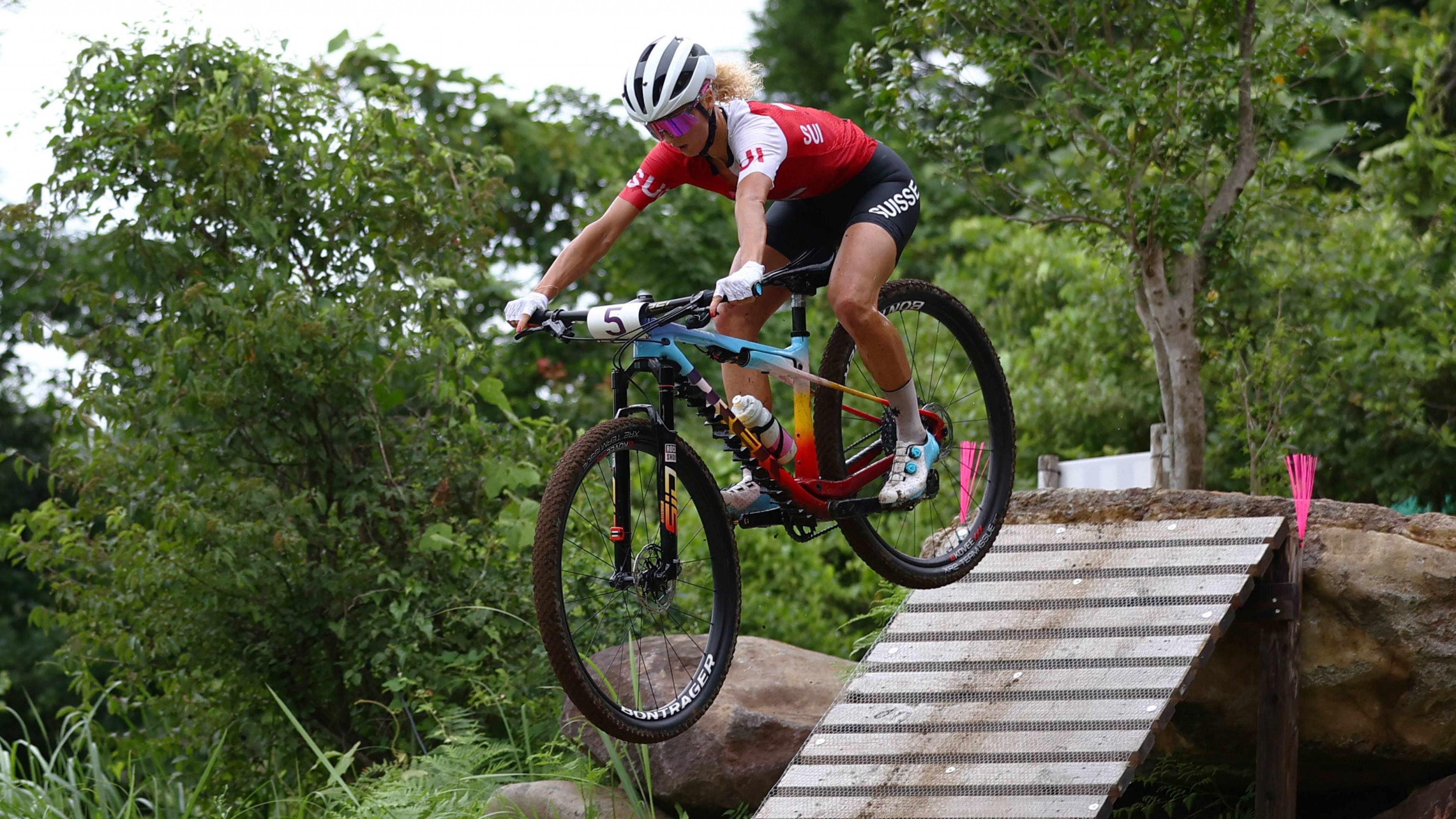 Plankje keert terug in door Neff gedomineerde mountainbikerace, Terpstra  vijfde | NOS