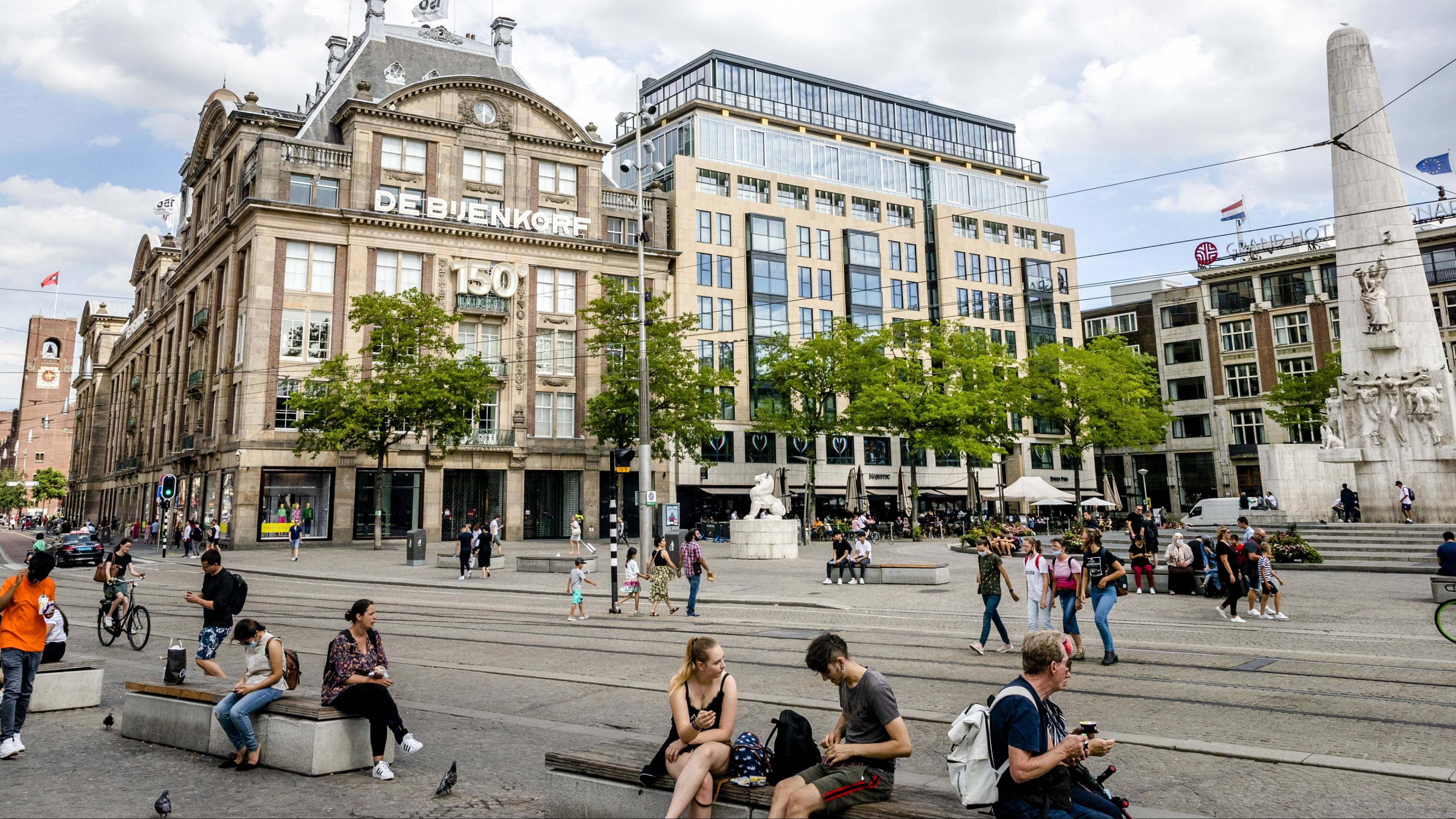 'De Bijenkorf staat te koop' | NOS