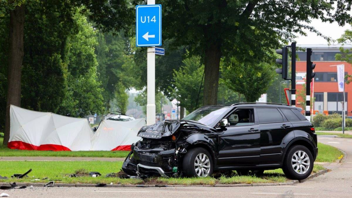 Bestuurder gestolen auto rijdt man (50) dood Bestuurder gestolen auto rijdt man (50) dood
