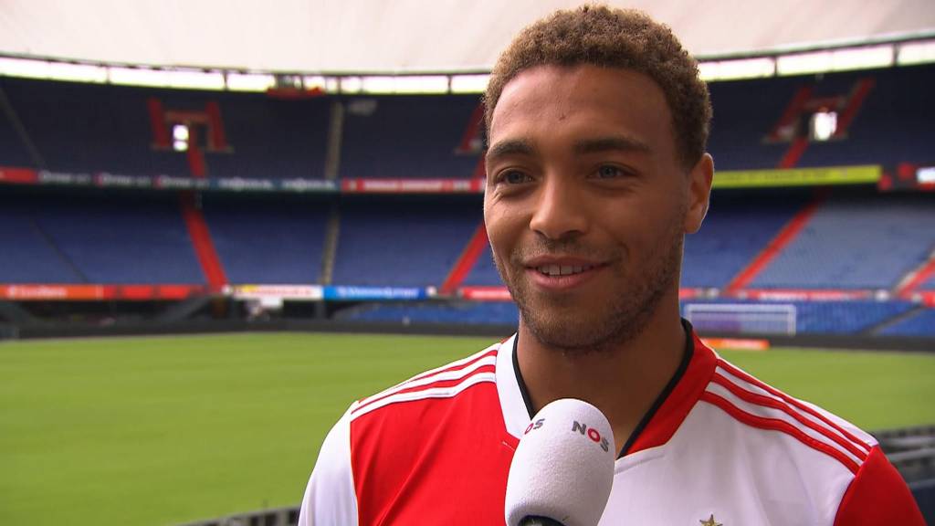 Oud-topscorer Dessers kijkt zijn ogen uit in De Kuip: 'Positieve vibe'