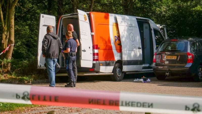 Politie zoekt getuigen van #overval in #Heerhugowaard. Pakketbezorgster #PostNL bedreigd en beroofd.