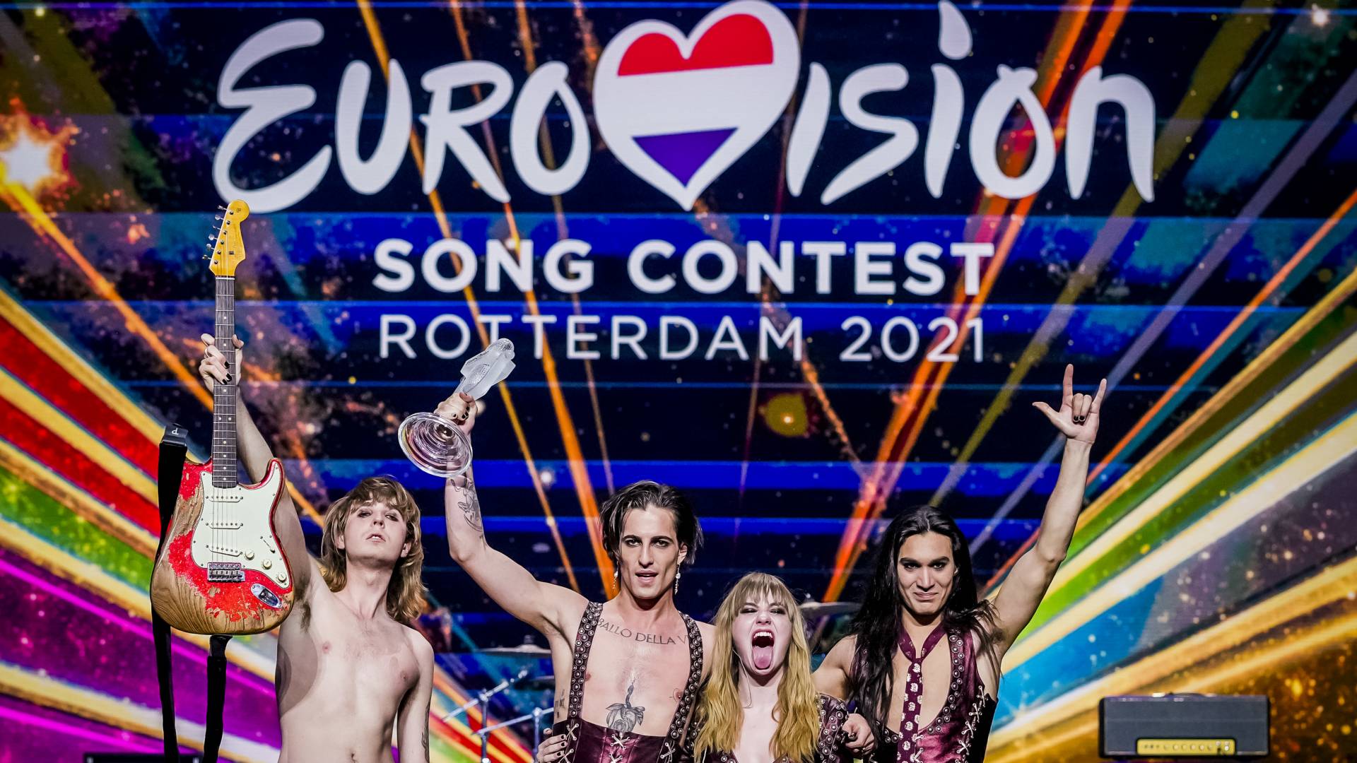 S10 in eerste halve finale Songfestival, Aboutaleb draagt sleutel over aan Turijn NOS S10 in eerste halve finale Songfestival, Aboutaleb draagt sleutel over aan Turijn NOS