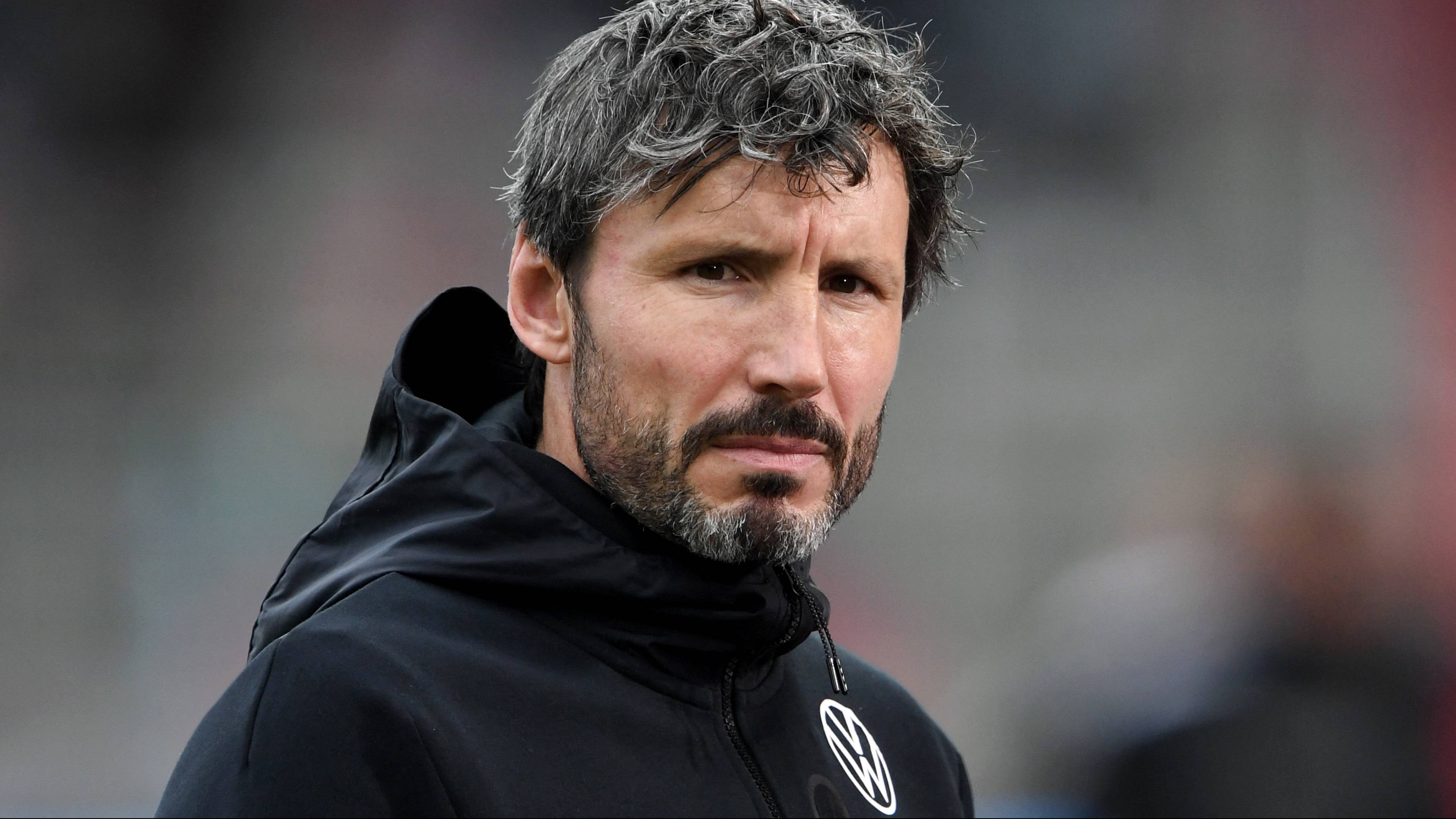 Van Bommel ontslagen als trainer VfL Wolfsburg: 'Overtuiging ontbrak'
