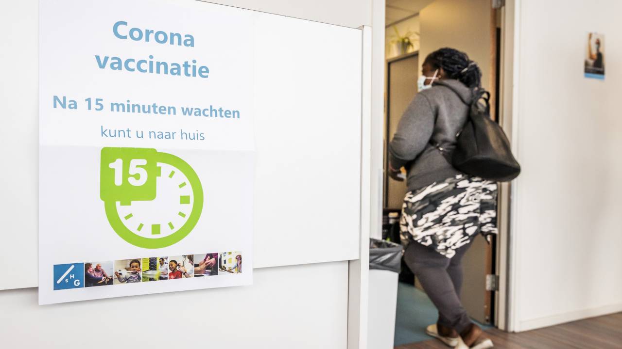 Na allergische reactie op eerste prik is tweede vaccinatie toch mogelijk NOS Na allergische reactie op eerste prik is tweede vaccinatie toch mogelijk NOS