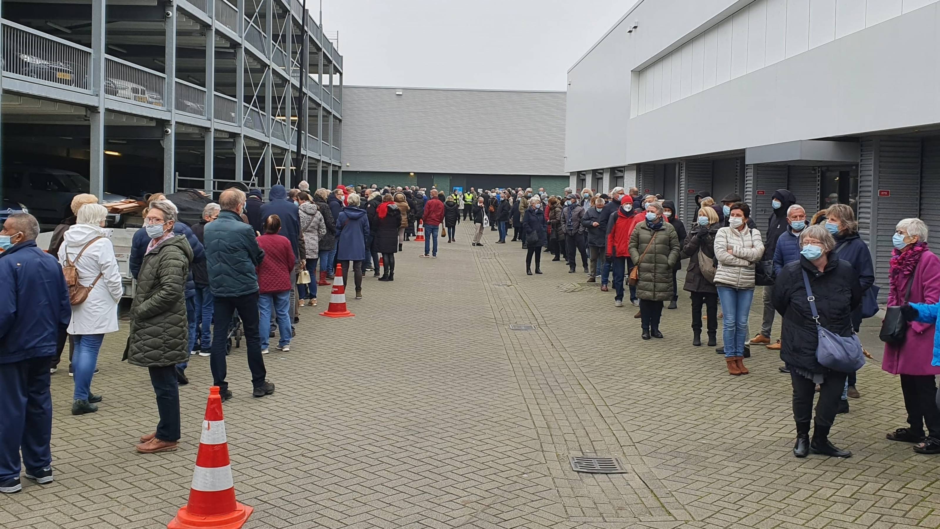 Foot locker - Alexandrium: kortingsbonnen, openingstijden, sales