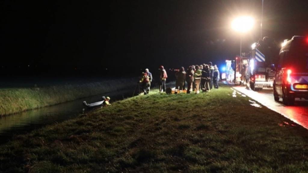 Auto te water in Midwolda, man (24) overleden