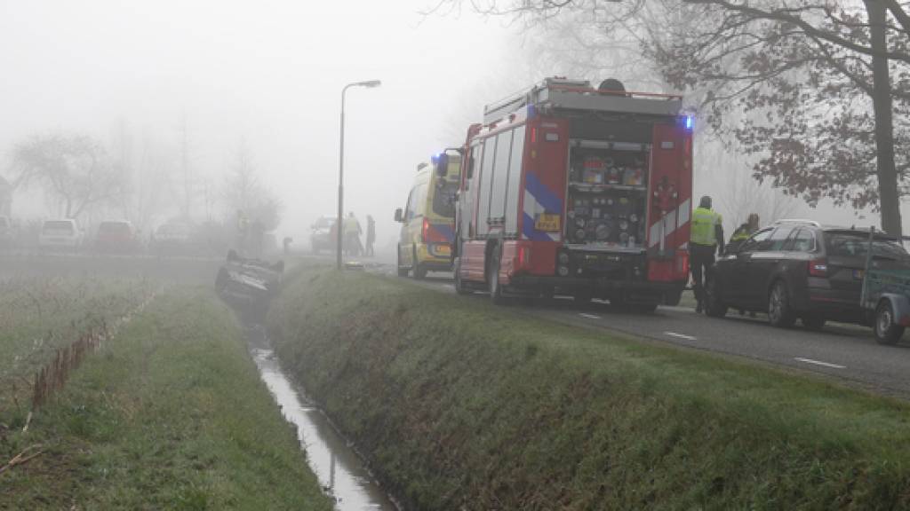Dode en gewonde bij botsing in de mist in Salland