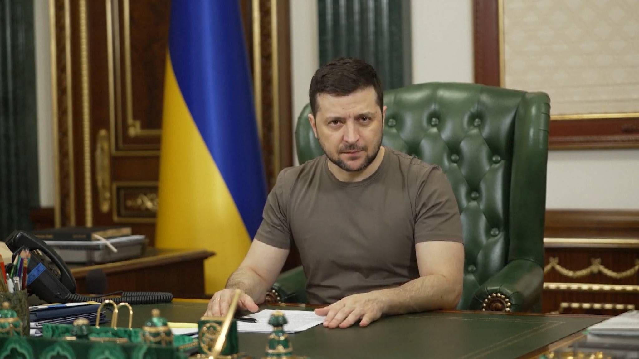 President Zelensky Bedankt Protesterende Russische Tv medewerkster NOS
