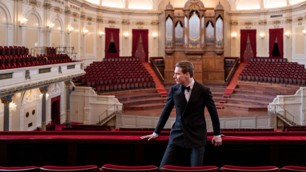 'Piepjonge' Klaus Mäkelä vanaf 2027 nieuwe chef-dirigent Concertgebouworkest