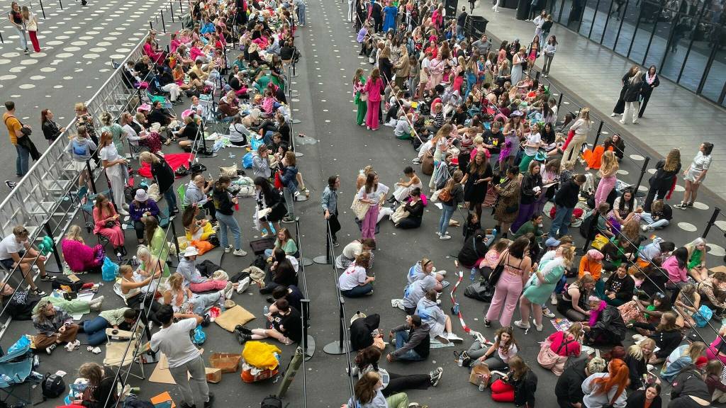 Fans staan uren in de rij voor Harry Styles: 'Ik hou van hem'