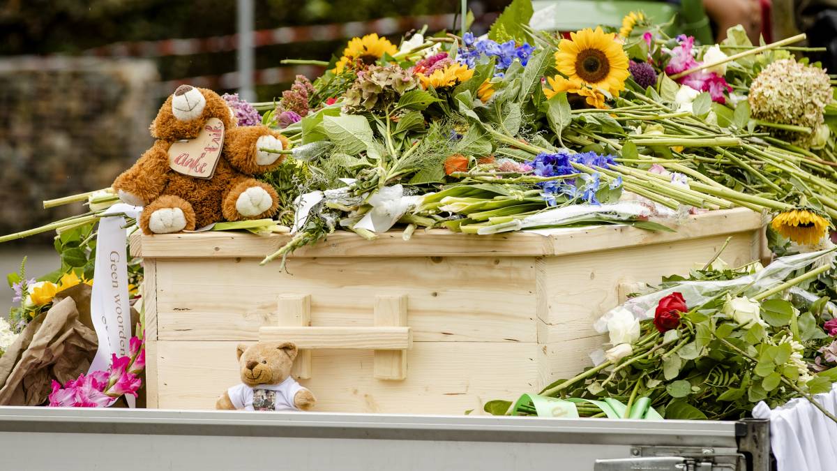 Nieuwswekker Groot afscheid na ongeluk Oud Gastel + Charles wordt