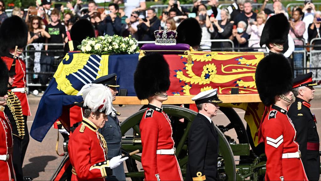 Britten Nemen In Londen Afscheid Van Koningin Elizabeth britten-nemen-in-londen-afscheid-van-koningin-elizabeth