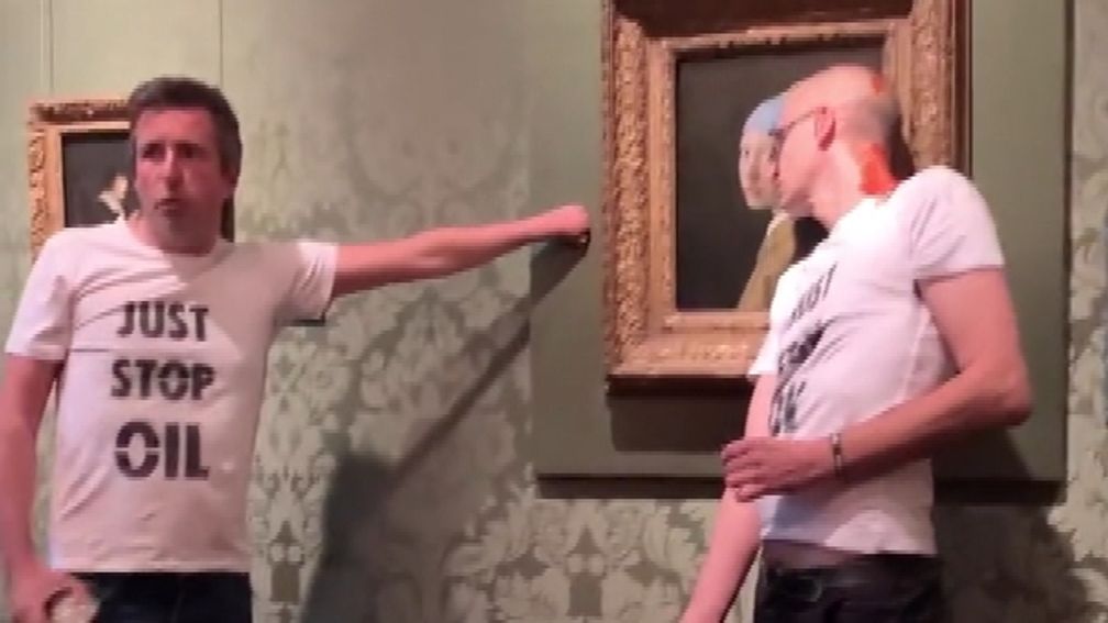 Directeur Mauritshuis: 'Blijf met je poten van onze spullen af'