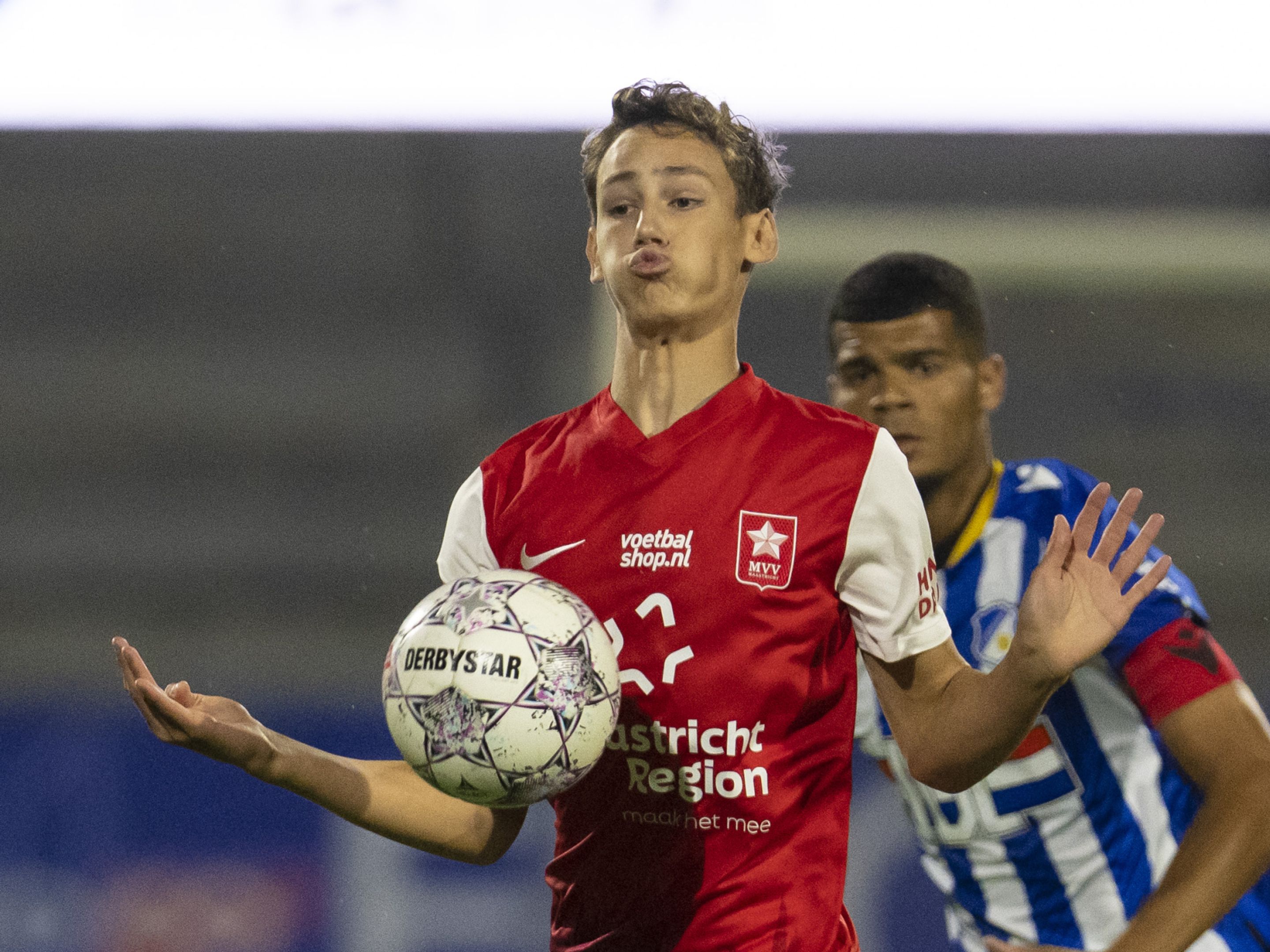 Zoons Van Bommel bestormen met MVV top eerste divisie: 'Begint te leven'