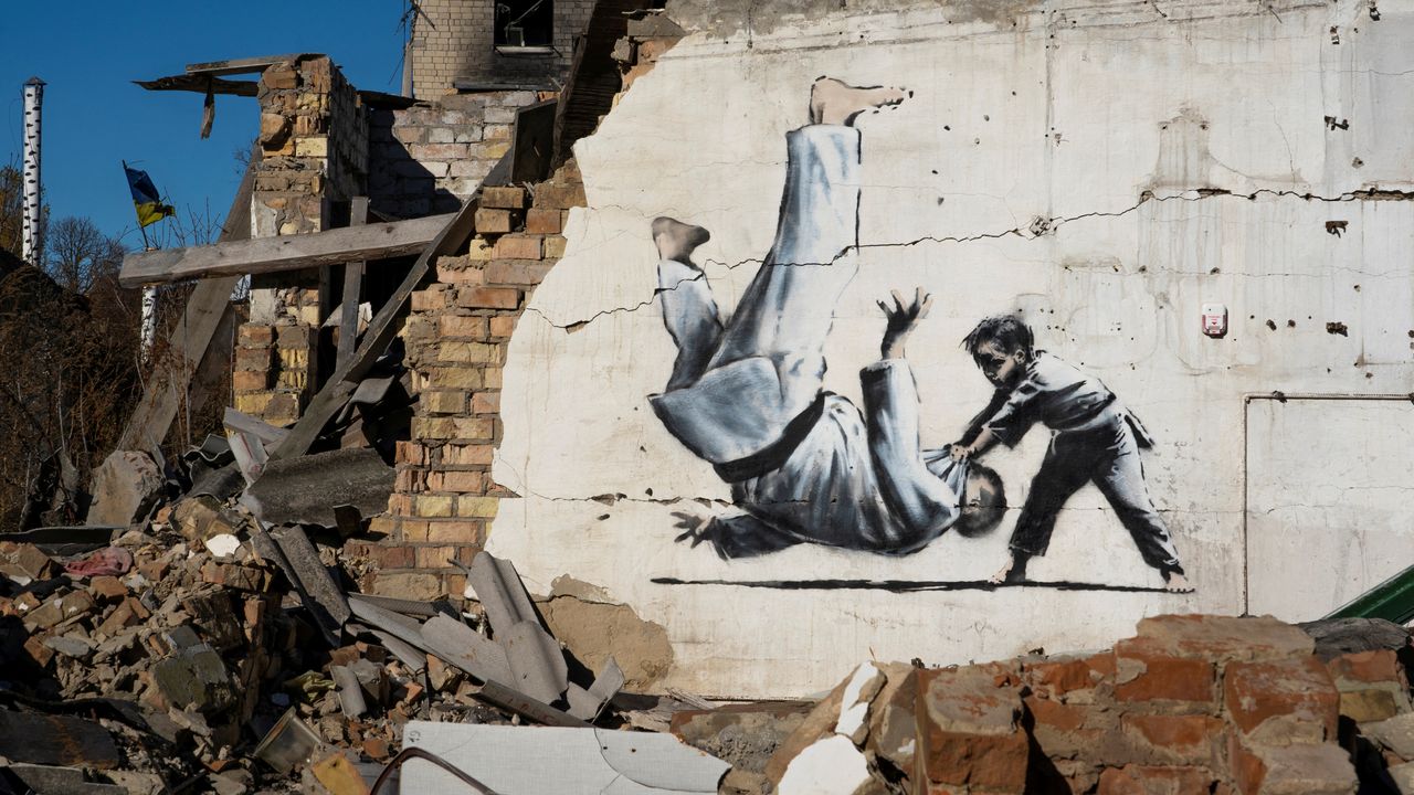 コレクション Banksy Around the world in eighty sprays 1280x720a.jpg